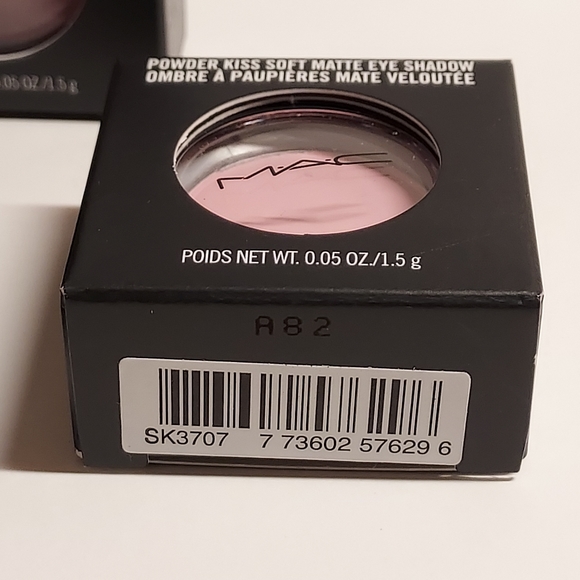 MAC Powder Kiss Soft Matte Eye Shadow *FELT CUTE* - Picture 5 of 5